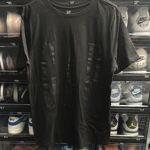 GAP Men's Black T-Shirt